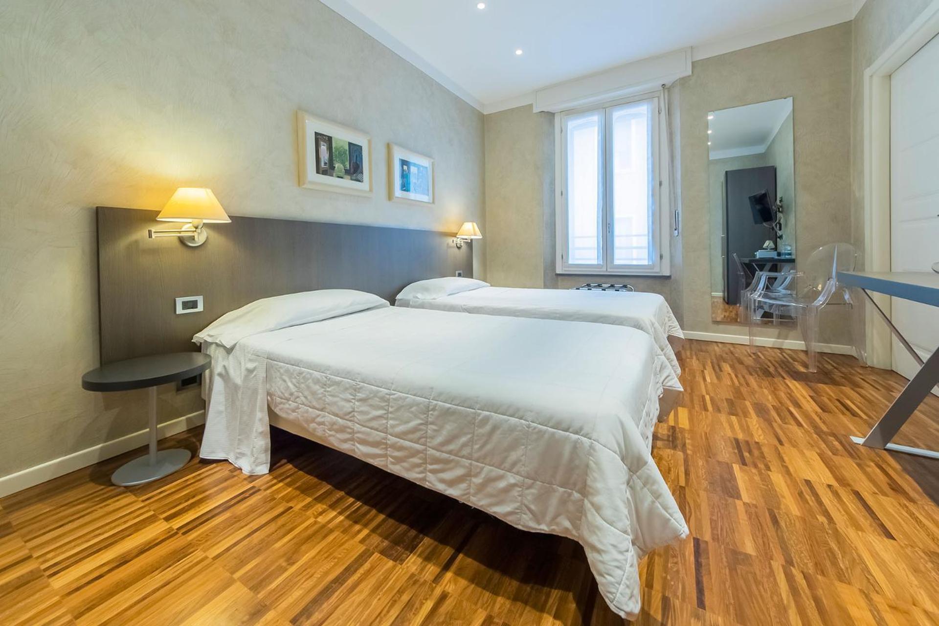 Century Hotel Parma Bagian luar foto